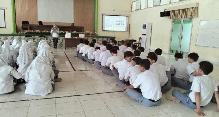 Sosialisasi Donor Darah Oleh UDD Pembina PMI Provinsi Lampung di MAN 2 Bandar Lampung