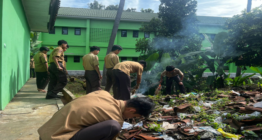 World Cleanup Day 2025: MAN 2 Bandar Lampung Wujudkan Madrasah Bersih dan Asri