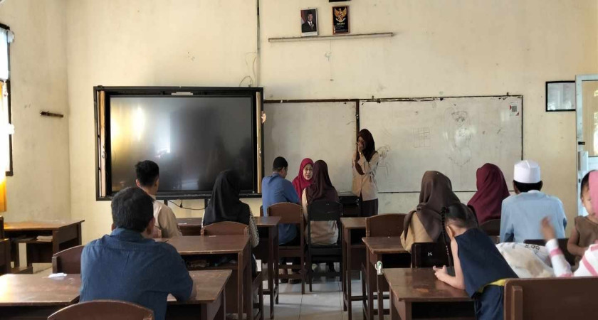 Pembagian Rapor di MAN 2 Bandar Lampung : Evaluasi Hasil Belajar dan Penguatan Komunikasi Sekolah-Orangtua