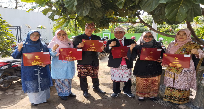 Enam Orang Guru MAN 2 Bandar Lampung Menerima Satyalancana Karya Satya Bertepatan dengan HUT RI Ke-80