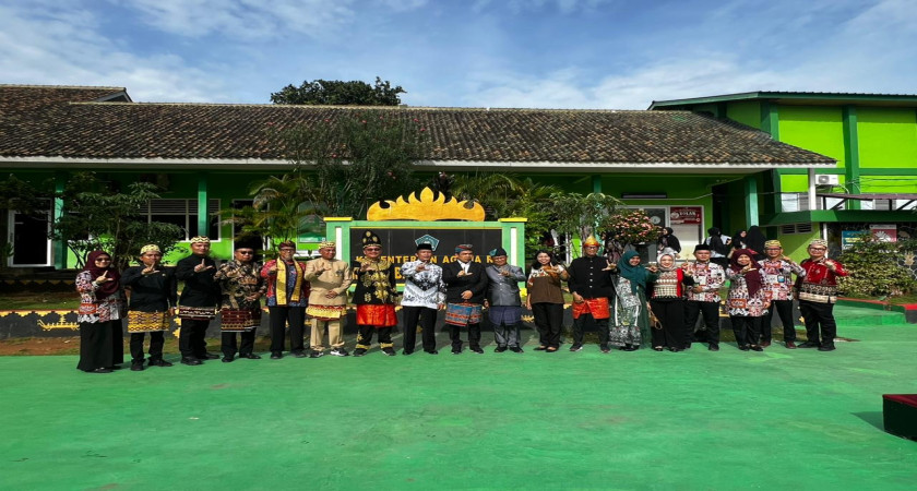 Menyemai Inspirasi di Hari Guru: Upacara Kolaboratif MAN 2 dan Kanwil Kemenag Lampung