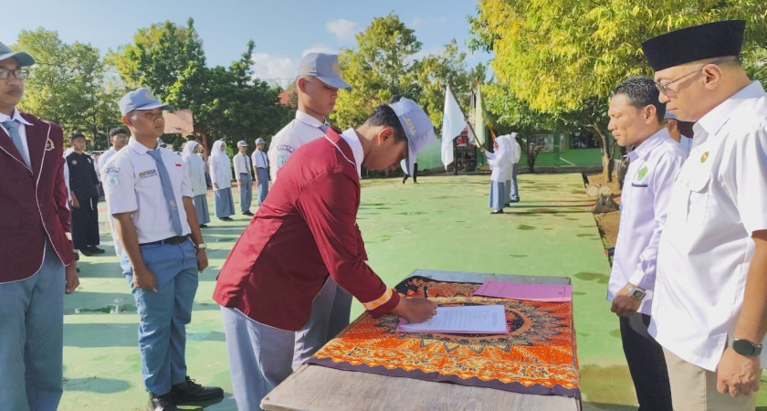 Serah Terima Jabatan OSIM/MPK MAN 2 Bandar Lampung: Estafet Kepemimpinan Siswa Terus Berlanjut