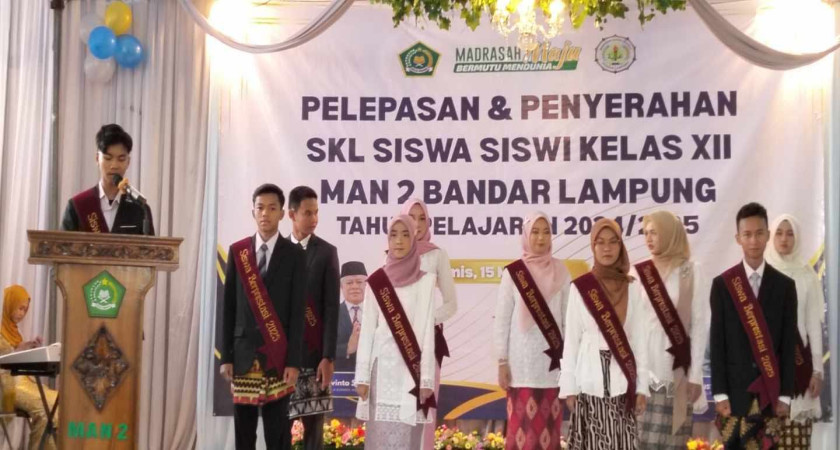 Sederhana dan Khidmat Pelepasan Peserta Didik Kelas XII MAN 2 Bandar Lampung Tahun 2024/2025