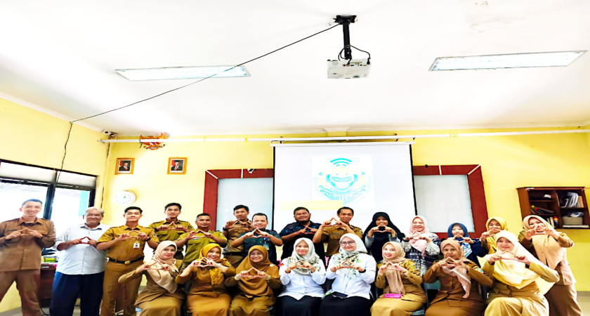 Jejak Inovasi: Guru MAN 2 Bandar Lampung Hadir Aktif dalam MGMP Informatika